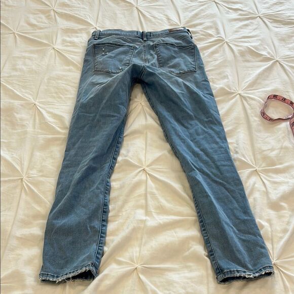 Abercrombie & Fitch Women's Ultra High-Rise Super Skinny Light Wash Jeans Size 2 - Picture 9 of 10